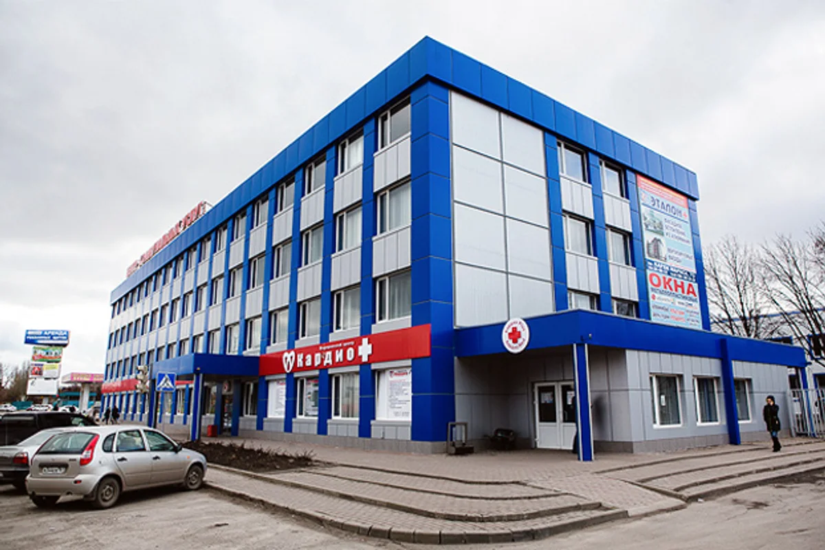 Здание медицинского центра КардиоПлюс в Шахтах